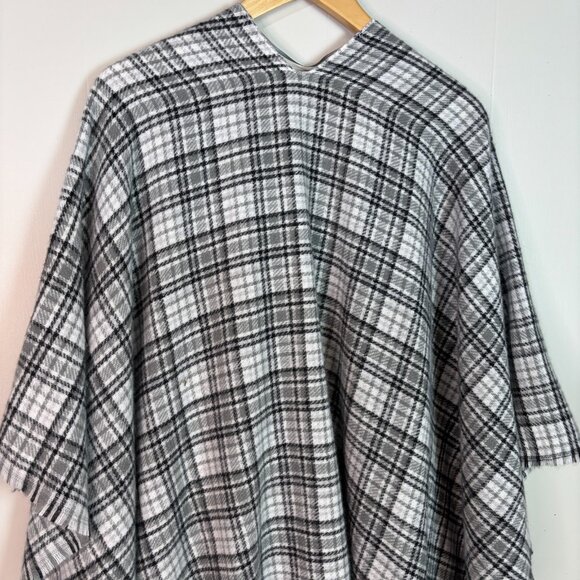 Old Navy Flannel Knit Poncho Ruana One Size Gray Plaid Fringe Open Cardigan - Picture 5 of 8